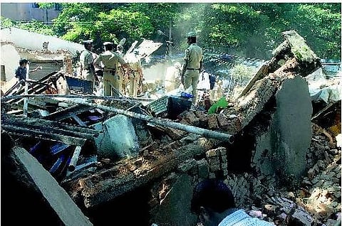 பெங்களூரில் கட்டிடம் இடிந்து விழுந்து 5 பேர் பலி