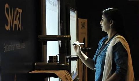 ஸ்டான்லியில் ஸ்மார்ட் கிளாஸ் ரூம்