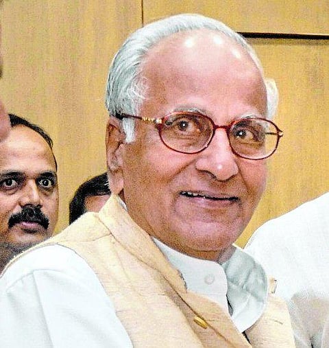 மும்பை உளவாளிதான் பயங்கரவாதிகளுக்கு உதவினார் - ராம் பிரதான்