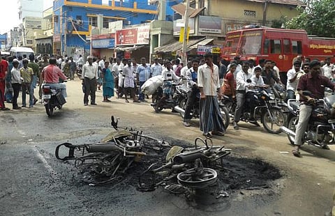 மதுரையில் ரவுடிகள் பெட்ரோல் குண்டுவீச்சில் ஒருவர் பலி