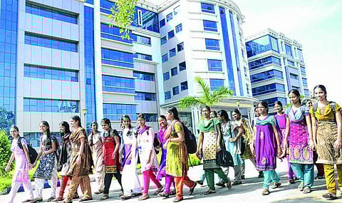 எம்.எம்.சி. புதிய கட்டிடத்தில் எம்பிபிஎஸ் வகுப்புகள் தொடக்கம்