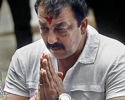 மீண்டும் பரோல்: சர்ச்சையில் சிக்கினார் சஞ்சய் தத்