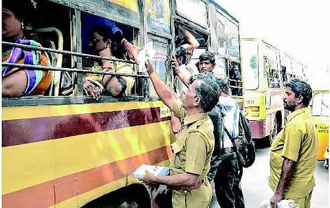 சென்னை: பஸ் நிறுத்தங்களில் ஆட்டோக்கள் நுழைவதை தடுக்க 120 அதிகாரிகள்