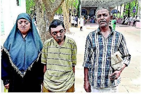 மதுரை: வாழ வழியற்ற நிலையில் தவிக்கும் மனவளர்ச்சி குன்றிய அண்ணன், தங்கை