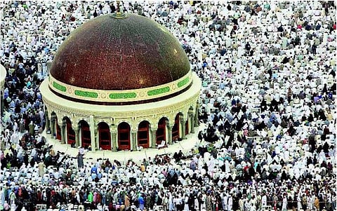 ஏழைகளோடு எழுப்புவாய் இறைவா!