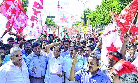 ஸ்டான்லி ரயில்வே சுரங்கப் பாதையை உடனே திறக்க கோரி சாலை மறியல்: தி இந்து செய்தி எதிரொலி