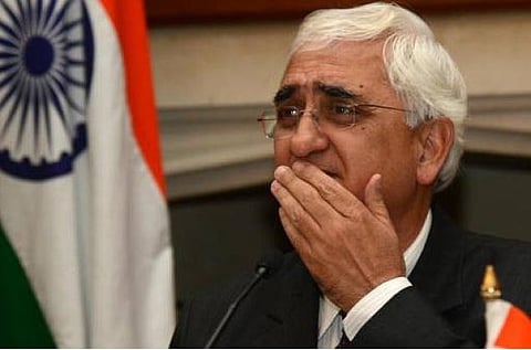 தேவயானி விவகாரத்தில் அமெரிக்காவுடன் பேச்சு: குர்ஷித் தகவல்