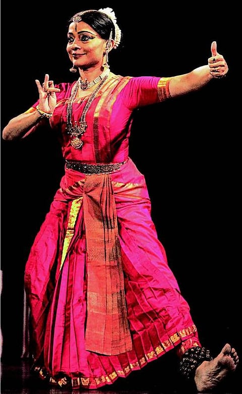 மாளவிகா சருக்கை - கட்டுண்டோம்! விடுதலை வேண்டாம்!