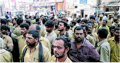 ஆட்டோ ஓட்டுநர்களிடம் அத்துமீறும் போலீஸார் மீது நடவடிக்கை தேவை