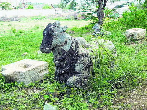 திருப்பூர்: மண்ணில் மறையும் புராதனச் சின்னங்கள்!