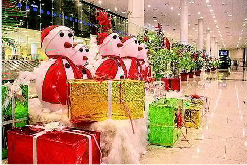புத்தாண்டுக்காக அலங்கரிக்கப்பட்ட சென்னை விமான நிலையம்