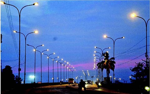 சென்னையில் 2.15 லட்சம் தெரு விளக்குகளை பராமரிக்க 680 மின் பணியாளர்கள்!