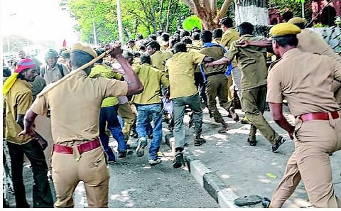 சென்னையில் 6 இடங்களில் ஆட்டோ ஓட்டுநர்கள் மறியல்