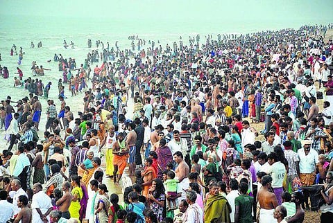 திருச்செந்தூரில் திரண்ட ஒரு லட்சம் பக்தர்கள்