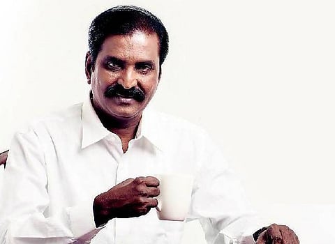 நட்சத்திரங்களும் என் வானமும்: வைரமுத்து தீப்பந்தமா, எரிமலையா?