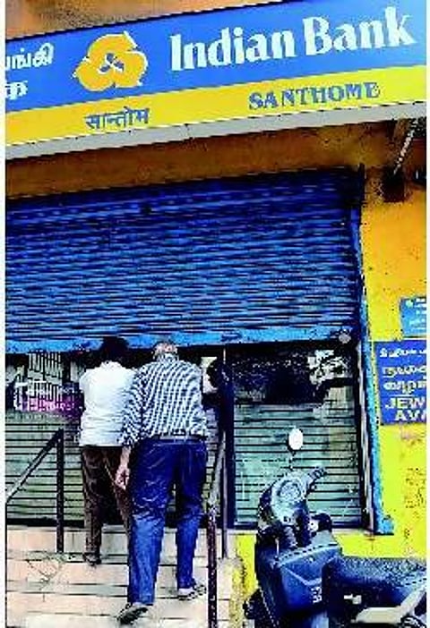 சென்னை: வங்கி லாக்கரை உடைத்து கொள்ளை முயற்சி