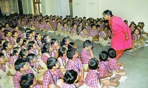 கதை கதையாம் காரணமாம்