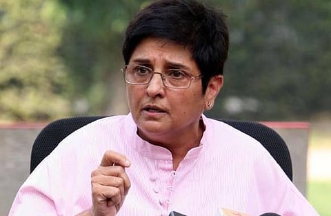 மோடியை ஆதரிக்கும் கிரண் பேடியை பாஜகவில் இணைய அழைப்பு