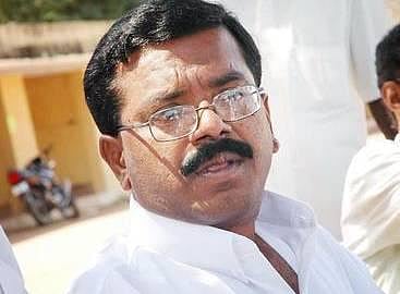 கவலையில் உள்ள அண்ணனுக்கு ஆறுதல் சொன்னாலும் தப்பா?- நீக்கப்பட்ட தி.மு.க.வினர் வேதனை