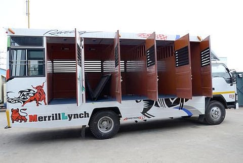 ஜல்லிக்கட்டுக் காளைகளுக்காக தயாராகும் சொகுசு வாகனம்