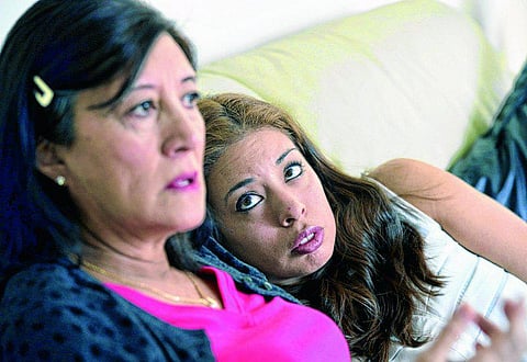 மகளுக்காக கருவைச் சுமக்கும் தாய்