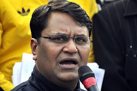 கேஜ்ரிவால் சர்வாதிகாரி: அதிருப்தி எம்எல்ஏ சரமாரி தாக்குதல்