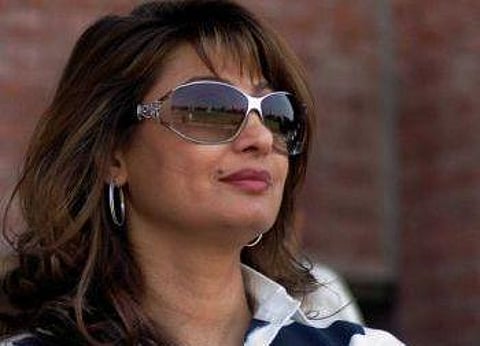 சசிதரூர் மனைவி சுனந்தா நட்சத்திர ஓட்டலில் மர்ம மரணம்