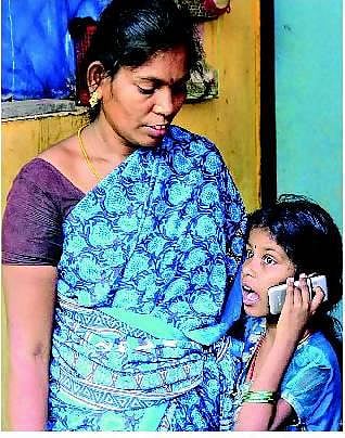 மெரினா கூட்டத்தில் தொலைந்த சிறுமியை வீட்டுக்கே வந்து ஒப்படைத்த இளைஞர்