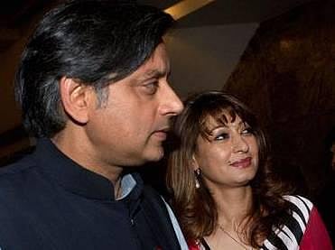 மத்திய அமைச்சர் சசிதரூர் மருத்துவமனையில் அனுமதி