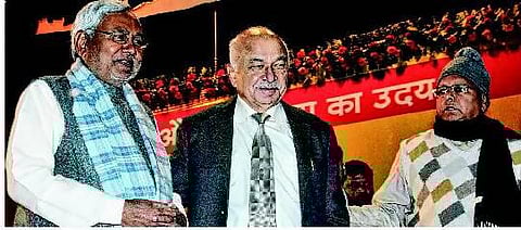 ஒரே மேடையில் நிதிஷ் குமார், லாலு பிரசாத் மோதல்