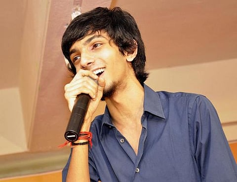 பெண்களை இழிவுபடுத்தி பாடியதாக இசையமைப்பாளர் அனிருத் மீது புகார்