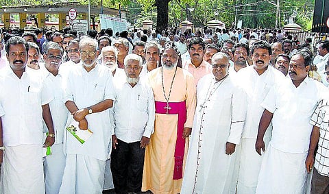 நாகர்கோவில்: களம் இறங்கிய ஆயர்கள்… அதிர்ச்சியில் அ.தி.மு.க.வினர்: தனியார் காடு பாதுகாப்பு சட்டம் விஸ்வரூபம்