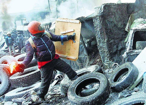 உக்ரைனில் உள்நாட்டுப் போர் ஏற்படாமல் தடுக்க கோர்பசேவ் கோரிக்கை