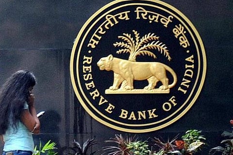 ரெபோ 0.25% அதிகரிப்பு எதிரொலி: பங்குச்சந்தைகளில் சரிவு