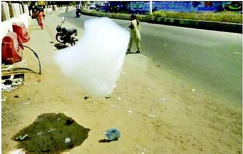 சேப்பாக்கம் வாலாஜா சாலையில் பறக்கும் நுரைப்படலம்: வாகன ஓட்டிகள் அவதி