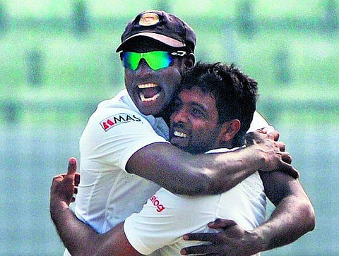 இலங்கைக்கு இன்னிங்ஸ், 248 ரன்கள் வித்தியாச வெற்றி: பெரேரா சுழலில் சுருண்டது வங்கதேசம்