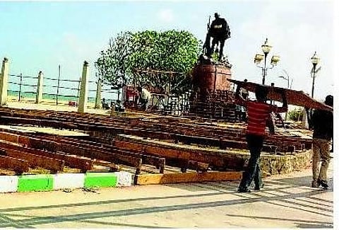 அடிக்கடி பொலிவிழக்கும் மெரினா கடற்கரை: கோடிக்கணக்கில் வீணாகும் மக்கள் வரிப்பணம்- முறையான பராமரிப்பு இல்லை என புகார்