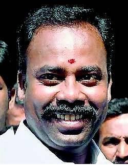 மு.க.அழகிரியின் ஆதரவாளர் வீட்டில் துப்பாக்கி, ஆயுதங்கள் பறிமுதல்