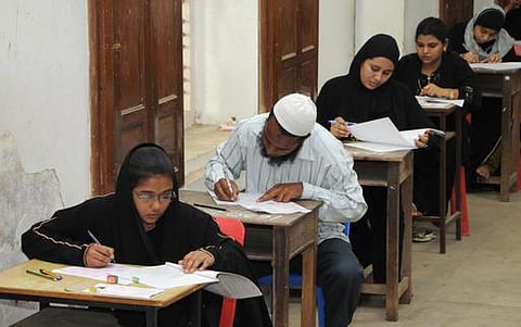 ஆசிரியர் தகுதித் தேர்வில் 5% மதிப்பெண் சலுகை: பேரவையில் ஜெயலலிதா அறிவிப்பு