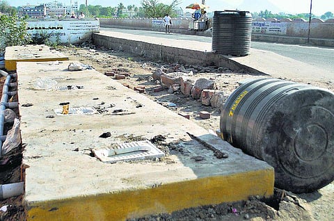 பழனியில் தற்காலிக அடிப்படை வசதியால் அரசு நிதி வீண்: பக்தர்களுக்கு நிரந்தர வசதிகள் ஏற்படுத்தப்படுமா?