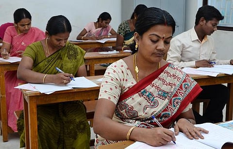 ஆசிரியர் தகுதித் தேர்வில் சலுகை: தேர்ச்சி மதிப்பெண் கணக்கிடுவதில் சிக்கல்