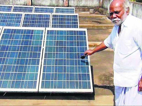 வீட்டில் மின்சாரம் தயாரித்து மின்வாரியத்துக்கு விற்பனை- விழுப்புரம் அருகே அதிசயிக்க வைக்கும் விவசாயி