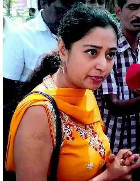 கணவரிடம் இருந்து குழந்தையை மீட்க கமிஷனரிடம் நடிகை ஷர்மிளா மனு