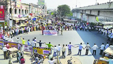 பிப். 10-ல் மத்திய அரசு அலுவலகங்கள் முற்றுகை- சீமாந்திர அரசு ஊழியர் சங்கம் அறிவிப்பு