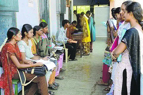 வேலை வேண்டுமா?