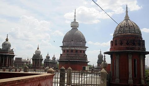 உயர் நீதிமன்ற உத்தரவு எதிரொலி: தமிழகத்தில் பல லட்சம் கட்டிடங்களுக்கு ஆபத்து?