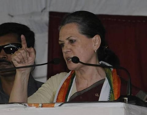 ஒற்றுமை, மதச்சார்பின்மைக்கு அச்சுறுத்தல்: சோனியா பேச்சு