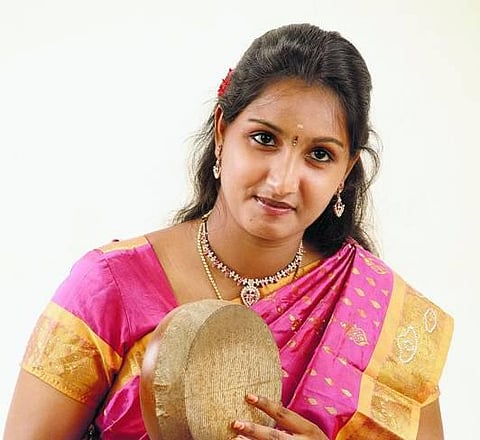 ஒரு கை இசை- கிருஷ்ணபிரியா