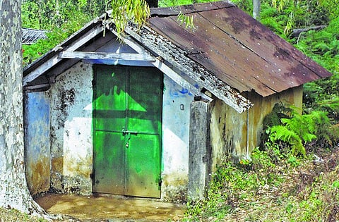 கடந்தது நூறாண்டு… இன்னும் கொட்டகையில் பிணவறை!- வால்பாறை அரசு மருத்துவமனையின் அவலம்