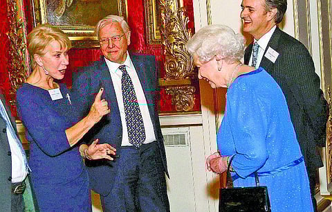 நடிகர்களுக்கு விருந்தளித்த ராணி